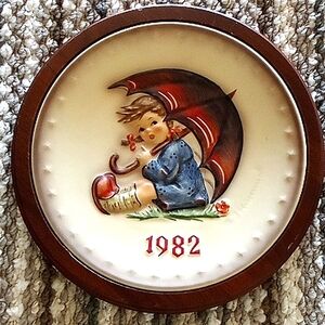 M.I.Hummel Decorative Plate 1982